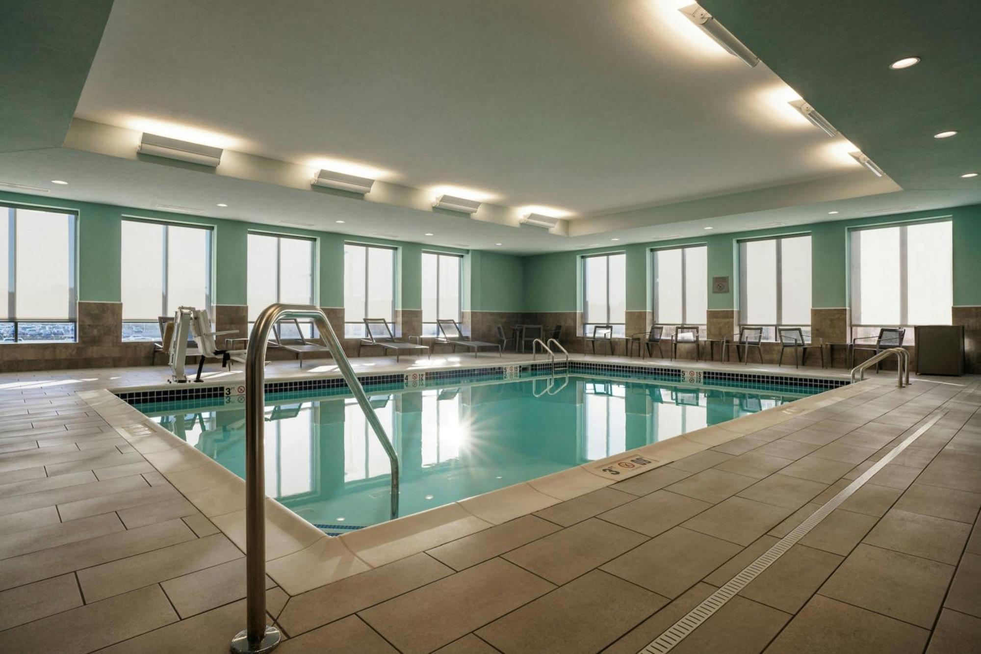 Courtyard By Marriott Indianapolis フィッシャーズ エクステリア 写真