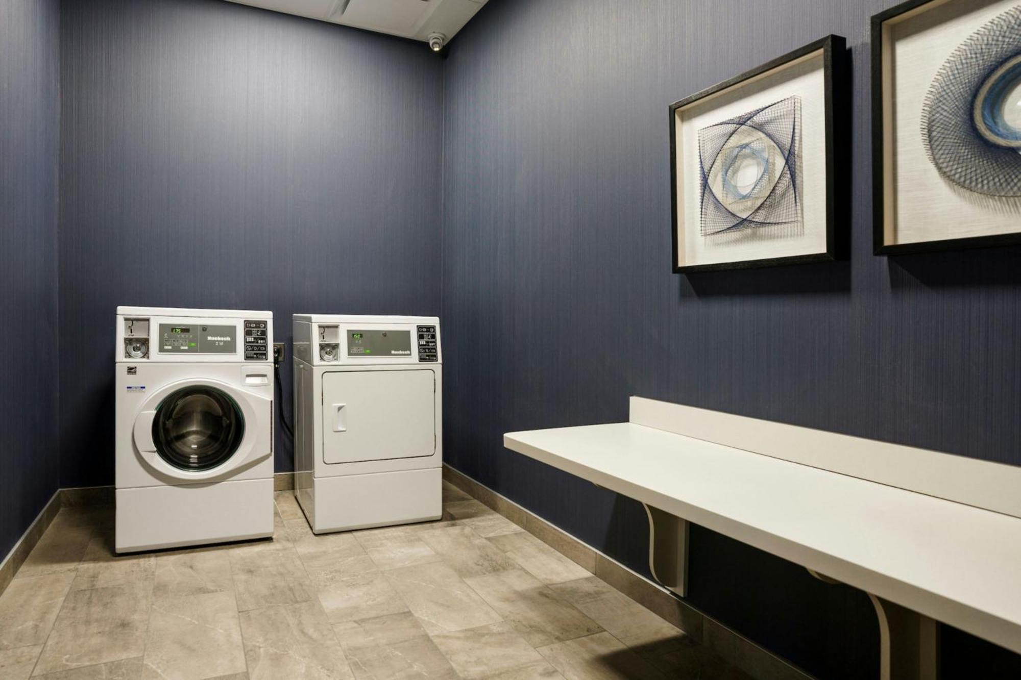 Courtyard By Marriott Indianapolis フィッシャーズ エクステリア 写真