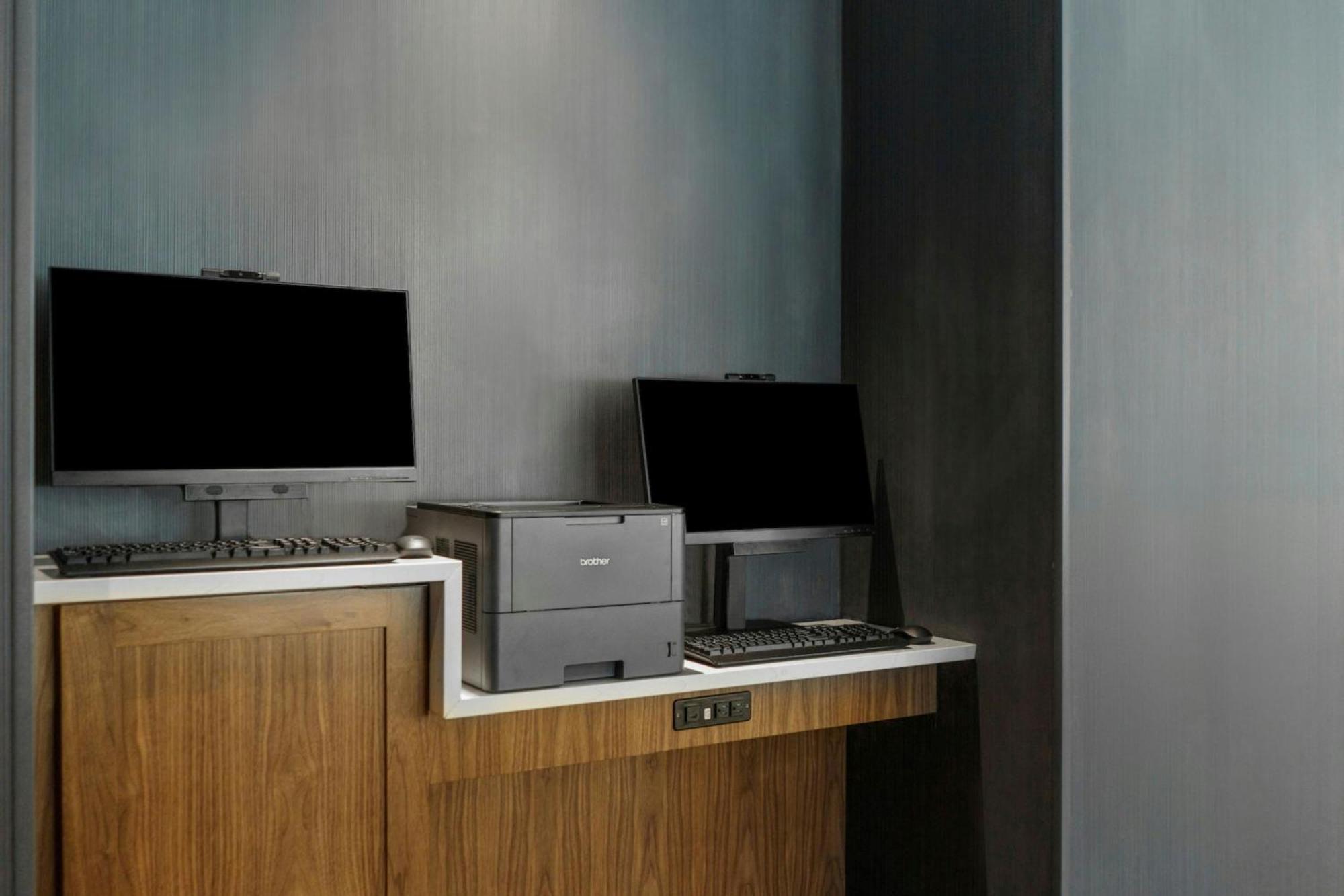 Courtyard By Marriott Indianapolis フィッシャーズ エクステリア 写真