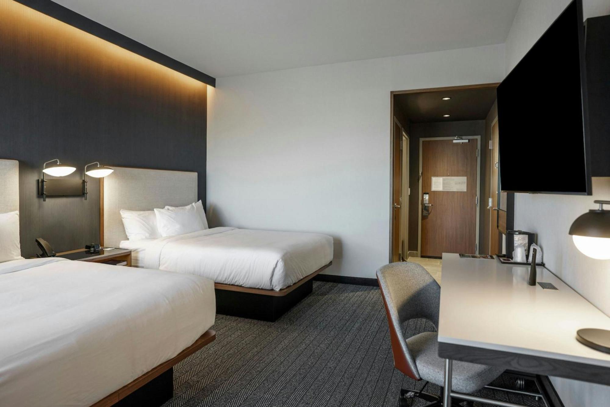 Courtyard By Marriott Indianapolis フィッシャーズ エクステリア 写真