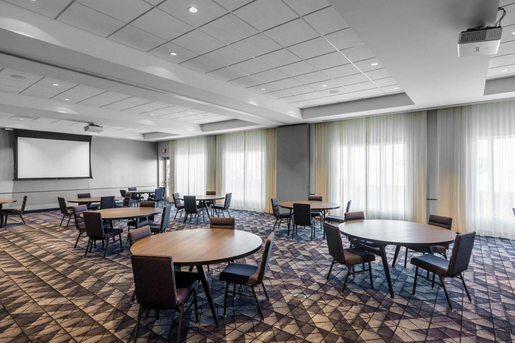 Courtyard By Marriott Indianapolis フィッシャーズ エクステリア 写真
